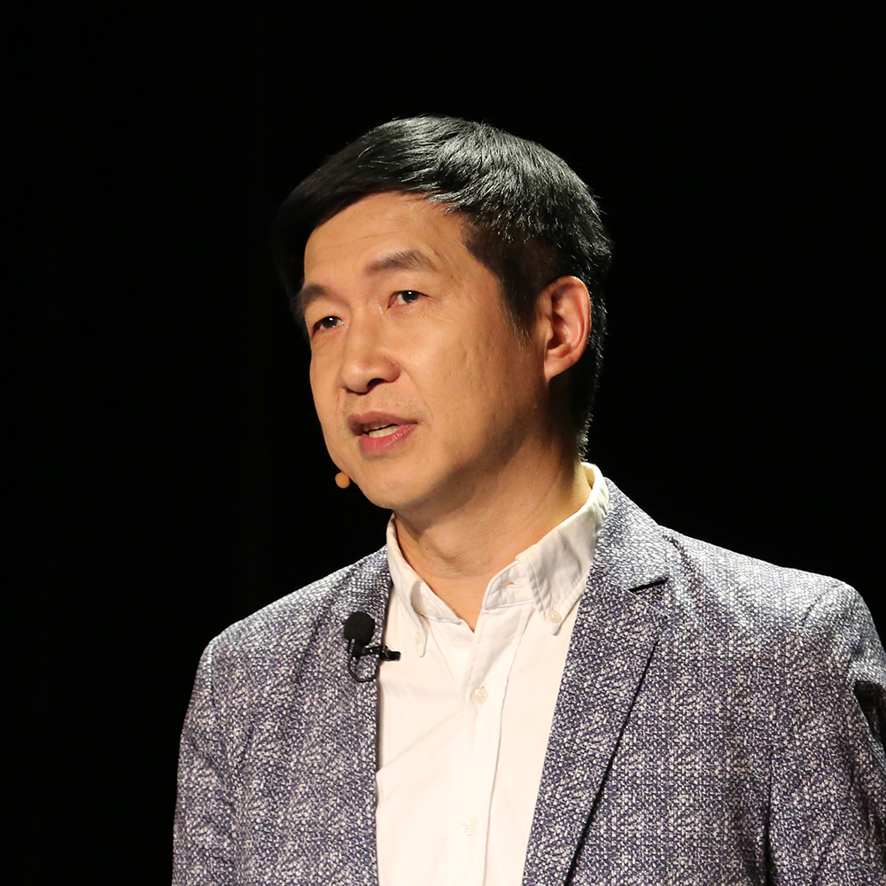 杨念群(请P掉电脑上的观学院logo)